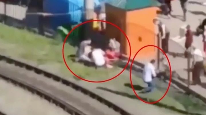 Anna de 3 de años y Vika de 4 caen en las vías de tranvía; una se fracturó el cráneo y podría morir