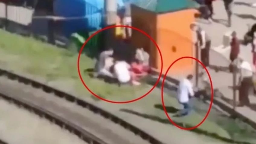 Anna de 3 de años y Vika de 4 caen en las vías de tranvía; una se fracturó el cráneo y podría morir