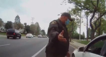 "Mexicano racista": Conductora ofende a oficial que la paró por usar el celular al volante
