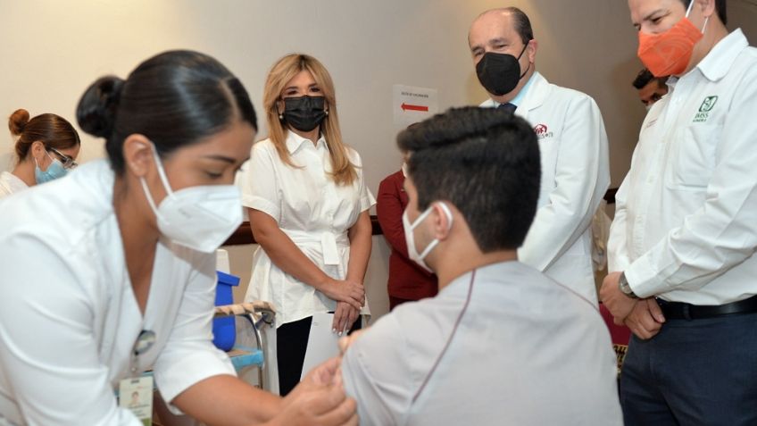 Sonora: Personal de salud de segunda línea recibe primera dosis de vacuna contra Covid-19