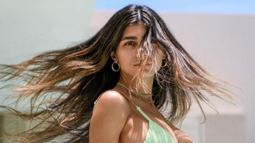 Desde las playas de México, Mia Khalifa se deja ver con impactante bañador negro y blanco