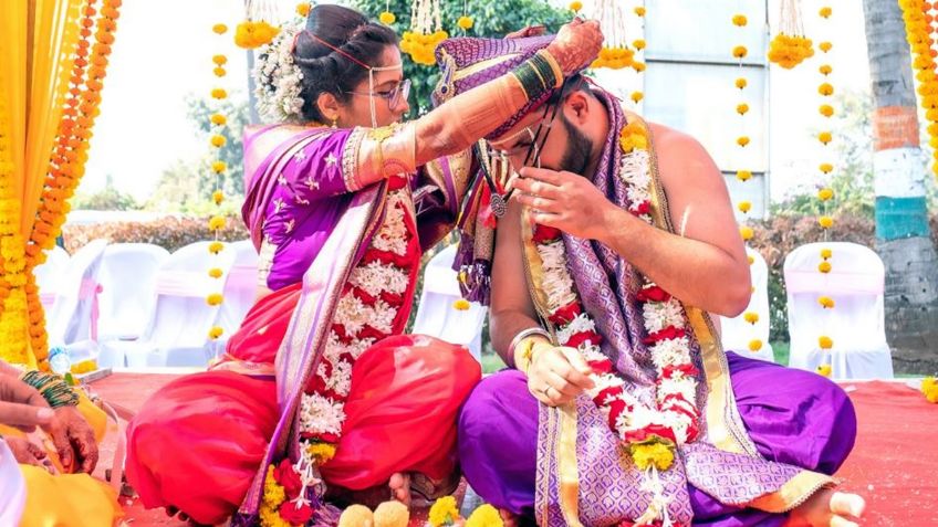 Un hombre en la India hace explotar las redes sociales al usar un accesorio femenino en su boda