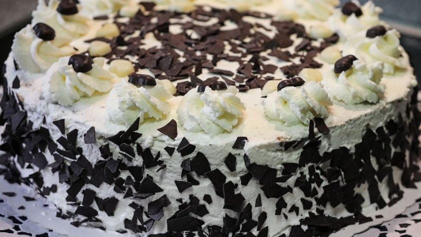 Se come el pastel y exige reembolso: #LadyChispitas impacta las redes sociales