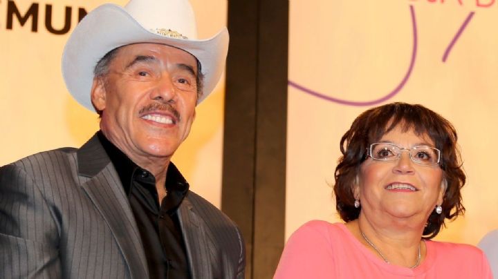 ¿Renació el amor? Tras años separados, padres de Jenni Rivera aparecen juntos en 'Ventaneando'
