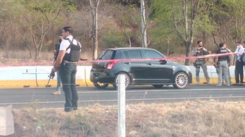 Asesinan a 2 estudiantes dentro de su vehículo; les dispararon múltiples veces