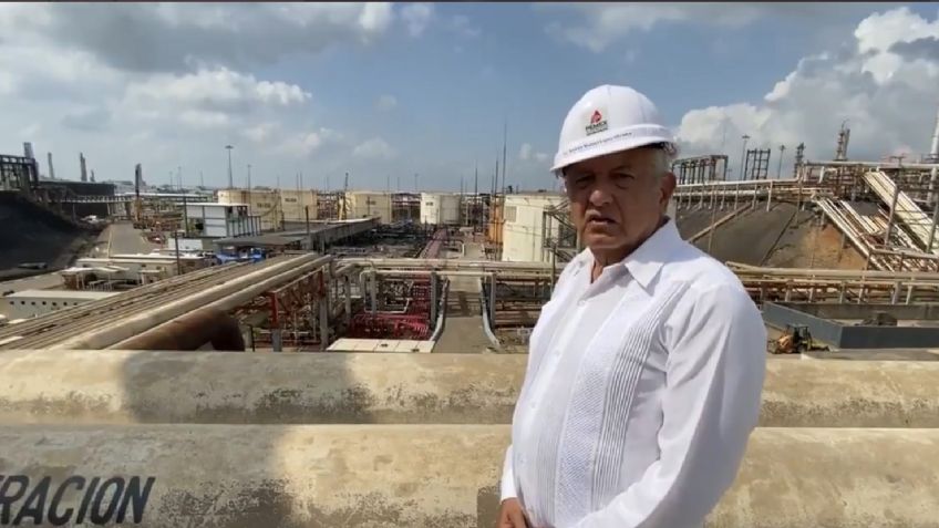 AMLO anuncia producción de gasolina en refinería de Minatitlán tras haber sufrido incendio