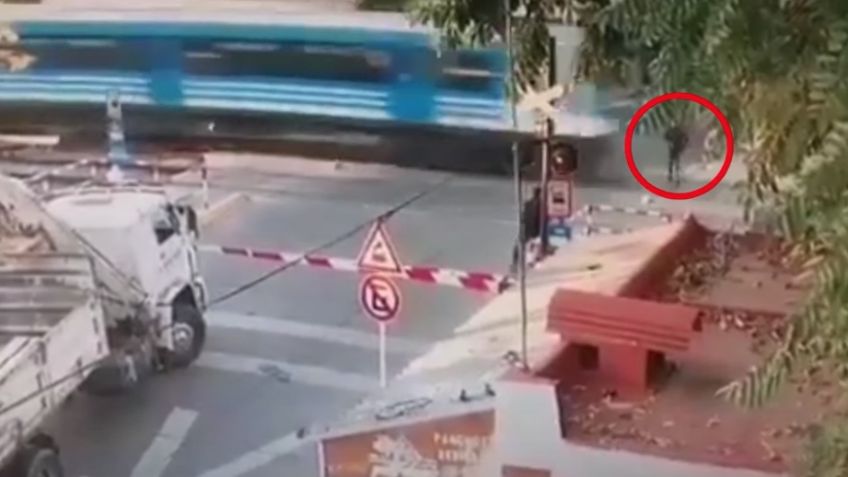 FUERTE VIDEO: ¡Brutal accidente! A plena luz del día, tren arrolla a hombre y lo mata al instante