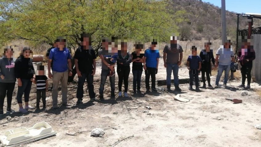 Rescatan a 15 migrantes centroamericanos en Sonora; fueron abandonados sin agua ni comida