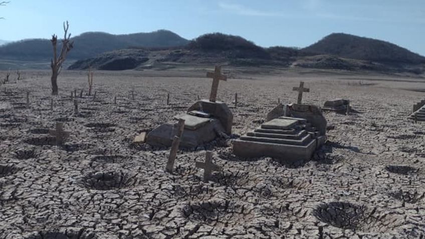 Como de película: Presa se seca y deja al descubierto panteón abandonado