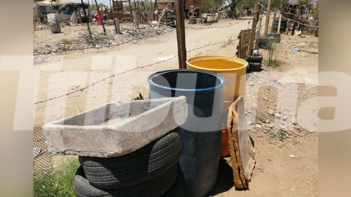 Habitantes de las invasiones enfrentan al calor con poca agua en Hermosillo