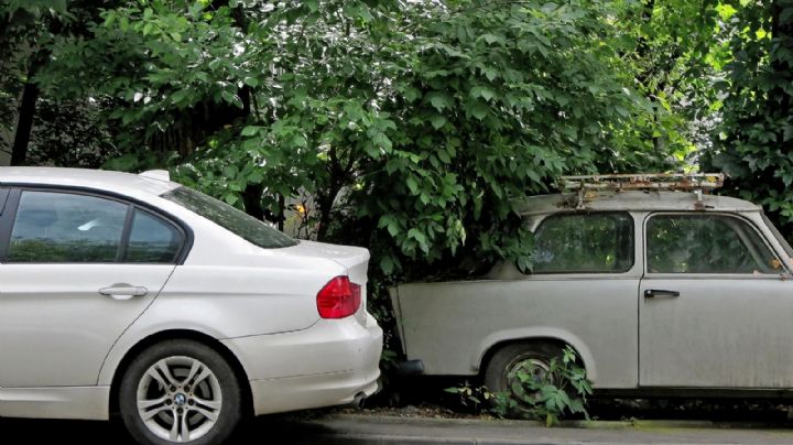 Macabro hallazgo: En el interior de un auto abandonado, encuentran 2 cadáveres baleados