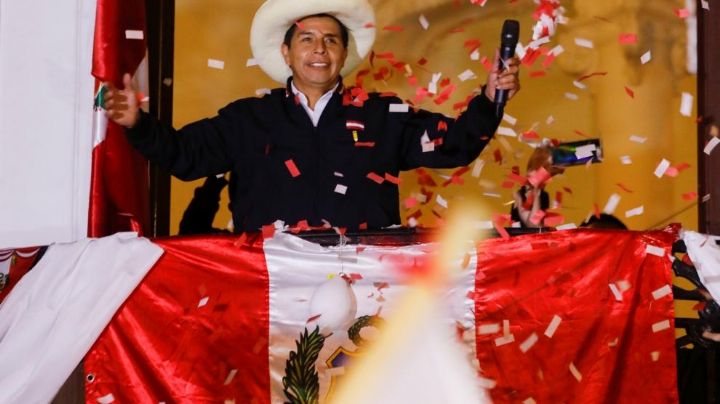 Pedro Castillo lidera las elecciones de Perú con el 100% de actas procesadas