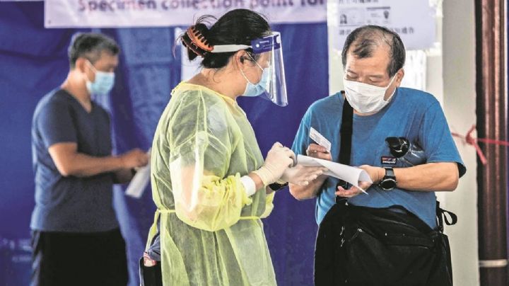 Con un Tesla y hasta lingotes de oro, Hong Kong busca incentivar vacunación contra Covid-19