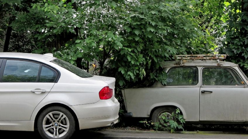 Macabro hallazgo: En el interior de un auto abandonado, encuentran 2 cadáveres baleados