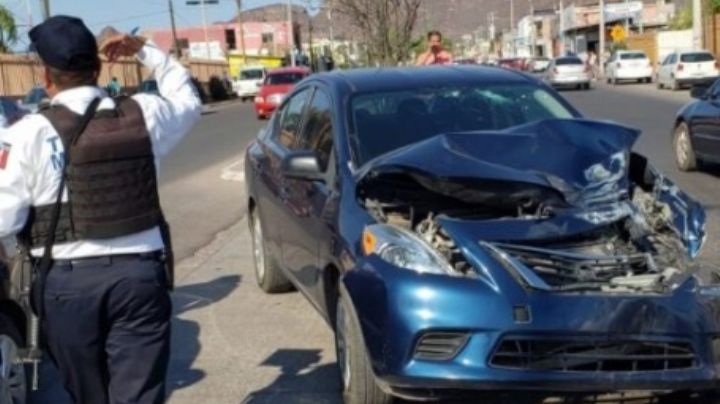 Mujer y su hija resultan lesionadas tras brutal choque con camión maquilero