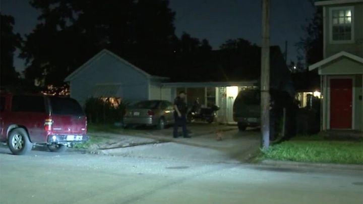 Tiene 9 años: Padre guarda arma y le dispara a su hijo en el pecho; el niño está grave