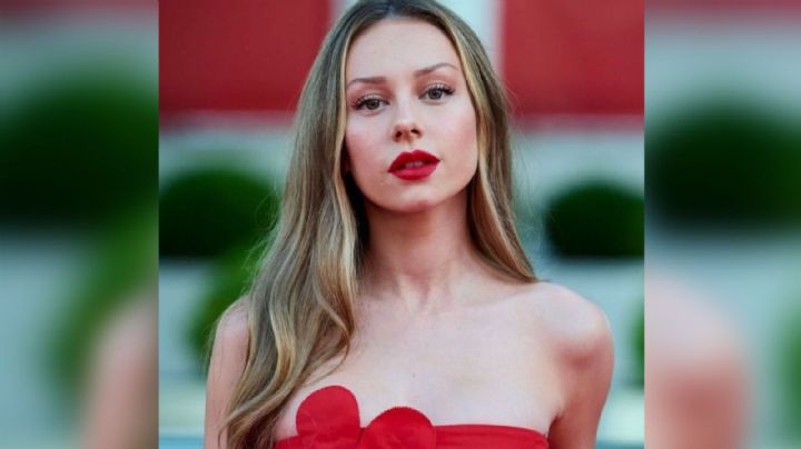 Ester Expósito enamora al presumir escultural abdomen y diminuta cintura en bikini