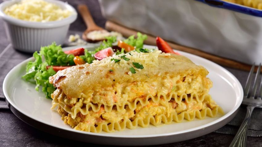 ¿Planeas una cena romántica? Entonces esta lasaña de pollo y papa es la opción perfecta