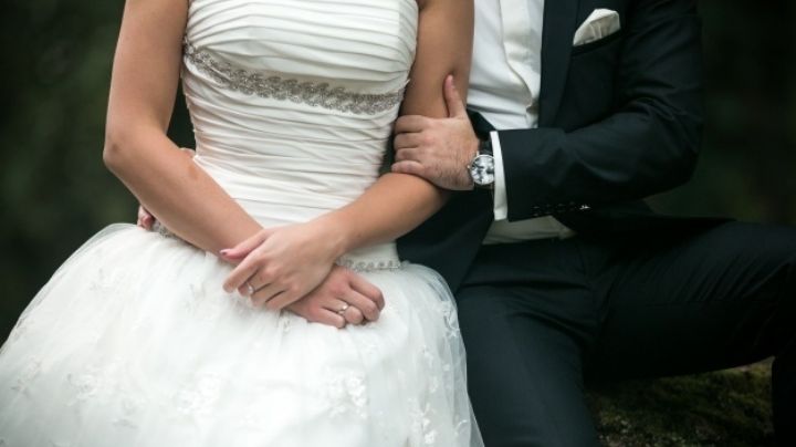 Tenía 18 años: Mujer consumaba su matrimonio y sufre fulminante infarto; su esposo la vio morir