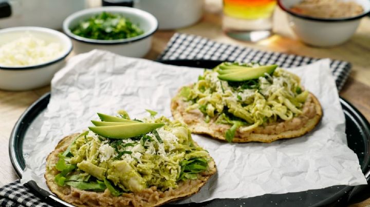 ¿Amas lo picante? Entonces, estas tostadas de chile güero son ideales para ti