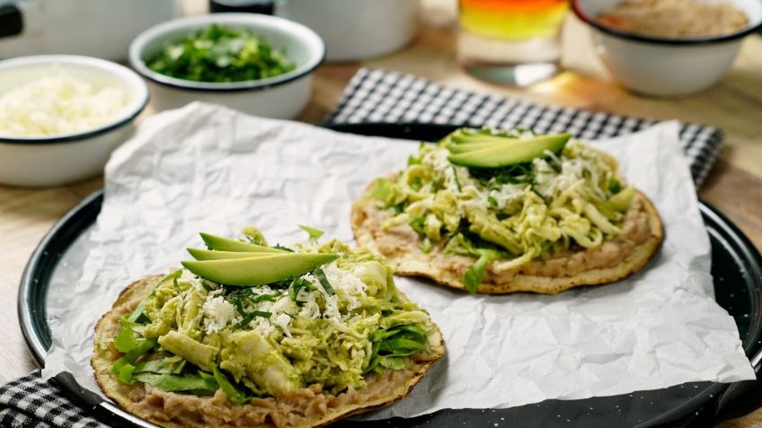 ¿Amas lo picante? Entonces, estas tostadas de chile güero son ideales para ti