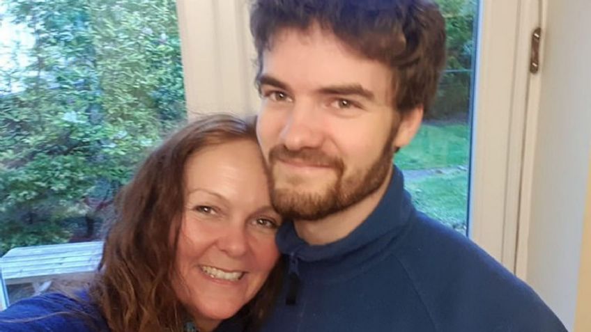 Hallan muerto a recluta de la Marina en vías del tren; sospechan un caso de 'bullying'