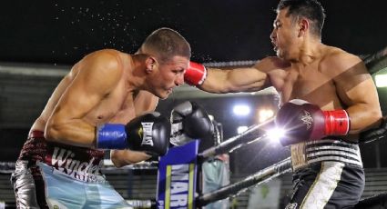 El excampeón mundial Marco Antonio Barrera se puso los guantes nuevamente en una pelea de exhibición