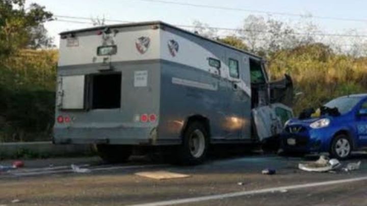 Grupo armado roba camioneta de valores y secuestra a los custodios que la conducían en Puebla