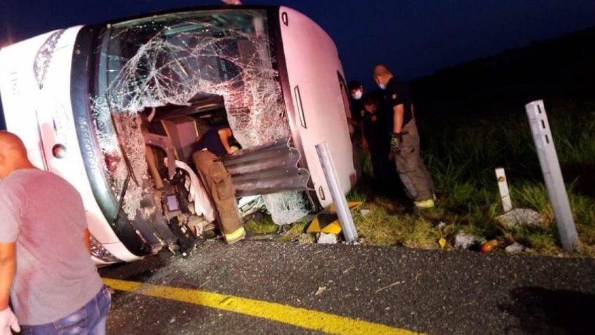 Sube a 12 la cifra de muertos por volcadura de autobús en carretera Reynosa-Monterrey