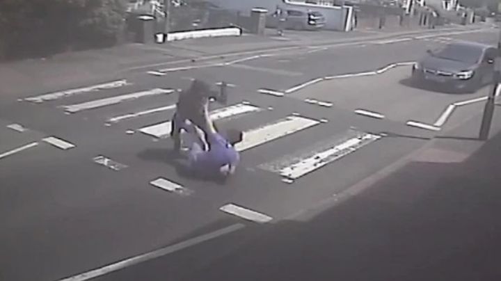 FOTOS: Frente a madre e hijo, adolescente es apuñalado en estómago; corrió bañado de sangre