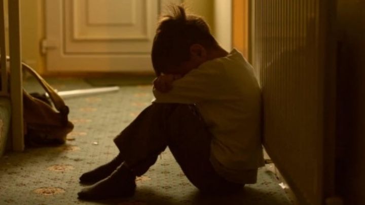 Atrocidad: Niño de 8 años se escapa de su casa; su padrastro lo golpeaba y su madre le ayudaba