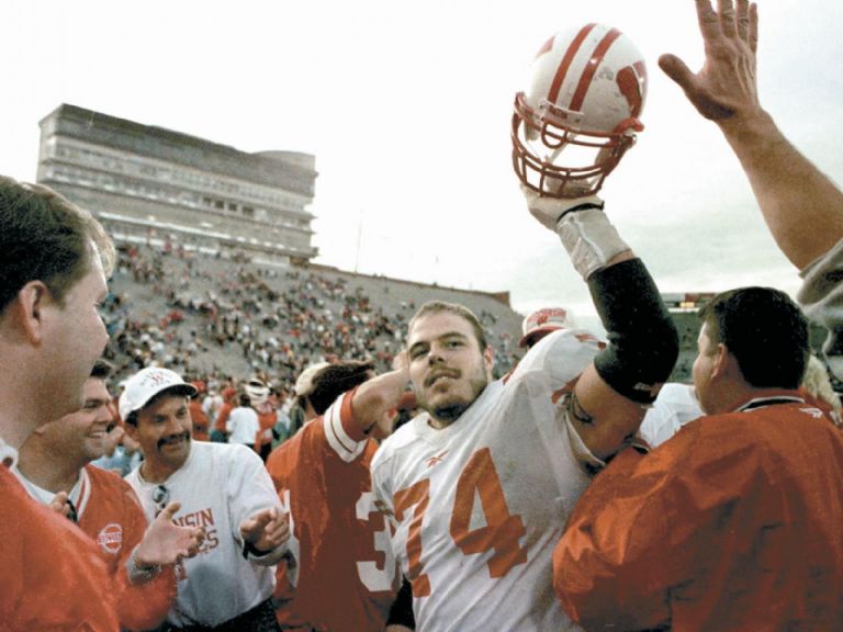 Exestrella de la NFL, Tom Burke, es acusado de abuso sexual contra una niña