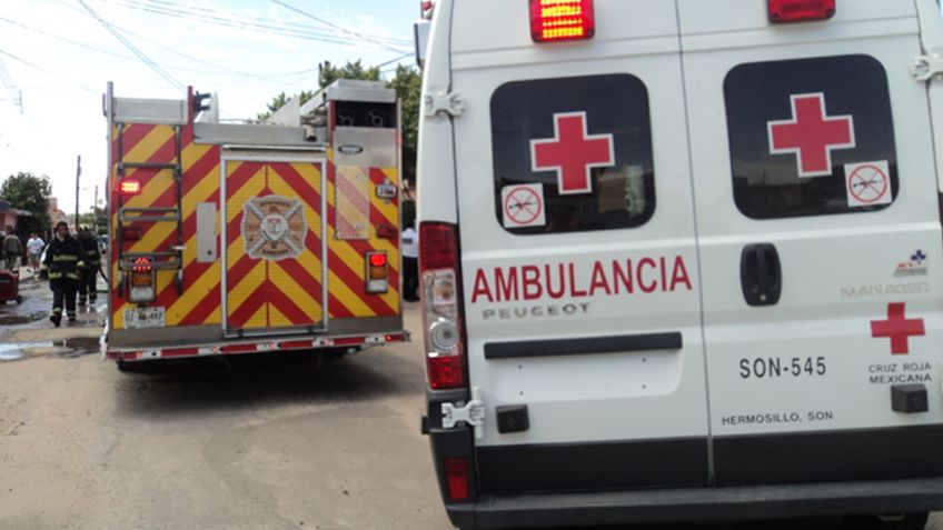 Rescatan a niño de 3 años encerrado al interior de un automóvil al centro de Hermosillo