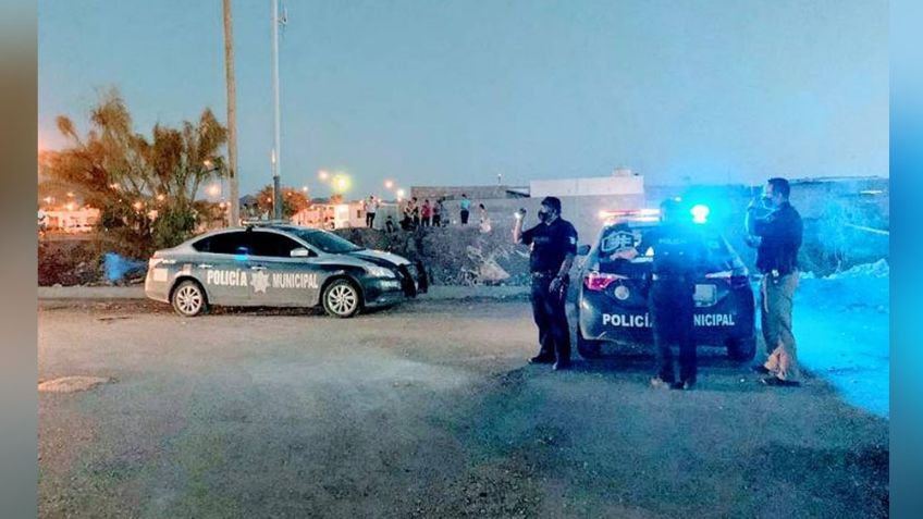 Autoridades hallan el cuerpo de un sujeto envuelto en una cobija; tenía huellas de violencia