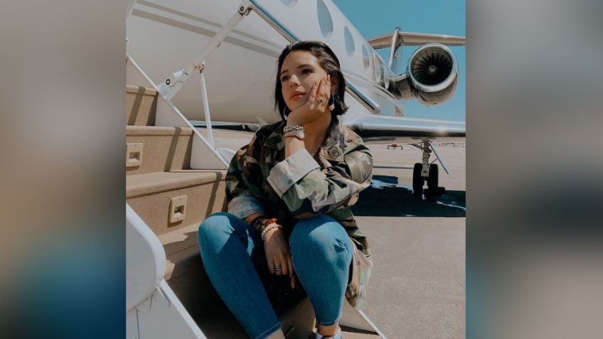 Ángela Aguilar paraliza todo Instagram al lucirse con entallado 'outfit' azul