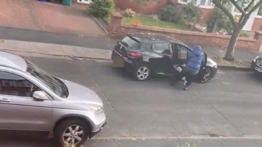 "¡Mi hijo, mi hijo!": Madre grita para salvar a su bebé; la asaltan con cuchillos frente al menor