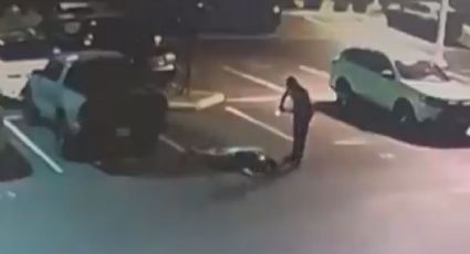 VIDEO: Captan momento en el que un alguacil patea en la cara a un sospechoso rendido