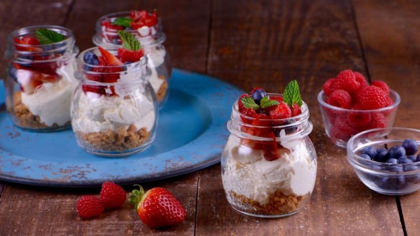Vive la experiencia más dulce al preparar estos deliciosos cheesecake en vaso