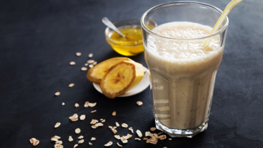 Reinventa el sabor del café de las mañanas con esta versión de smoothie de plátano