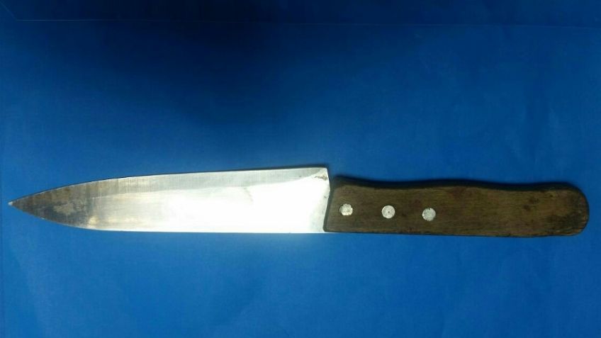 De terror: Un hombre es detenido por apuñalar a la dueña de un karaoke; la acosó por años