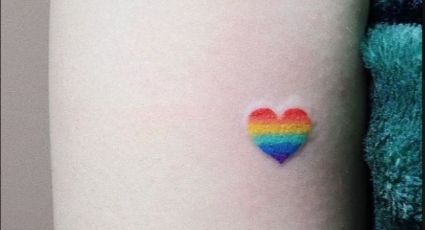 Celebra el orgullo LGBT+ con estos asombrosos y coloridos tatuajes para mujeres