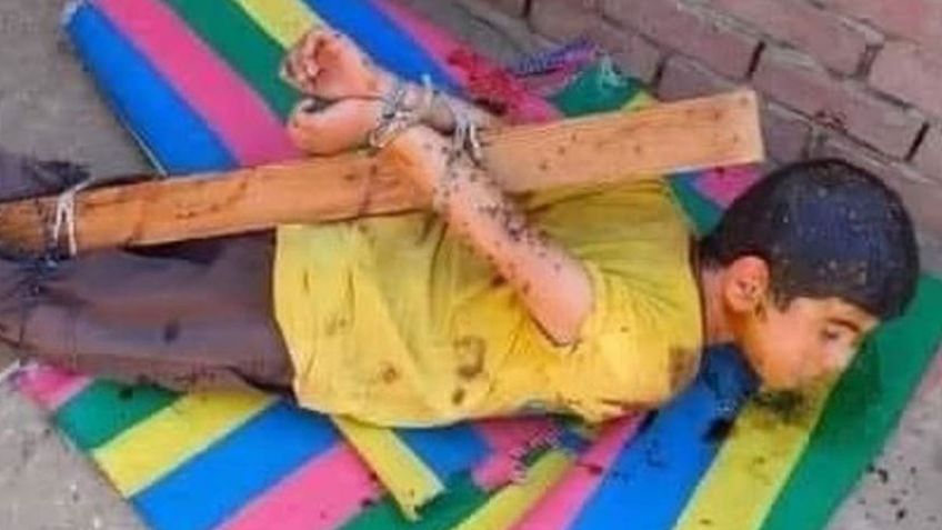 Brutal castigo: Padre amarra a su hijo a un poste y lo baña en miel para atraer abejas