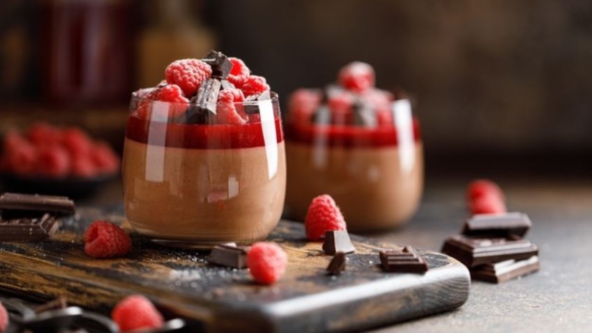 Esta gelatina de chocolate se convertirá en tu postre favorito para la temporada de calor
