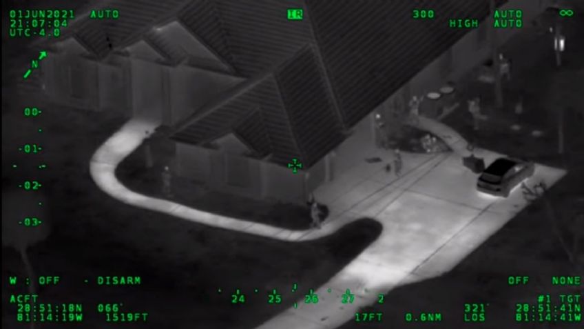 Ella con escopeta y él con una AK-47; dos menores se enfrentan a balazos con la Policía