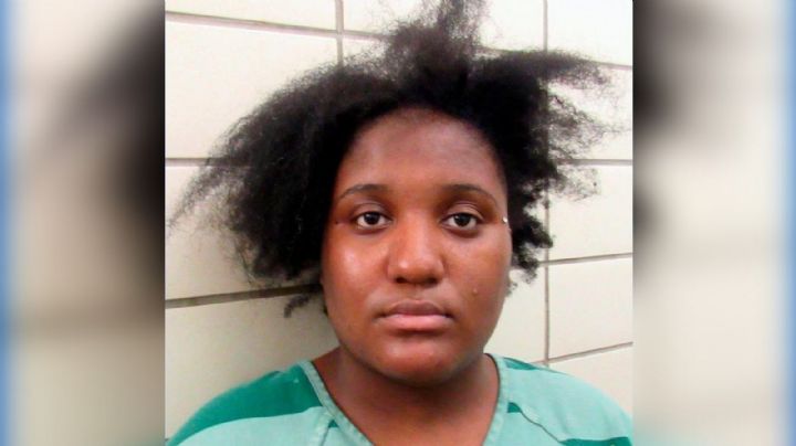 A sangre fría: Madre apuñala a su hija de 7 años más de 30 veces para asesinarla