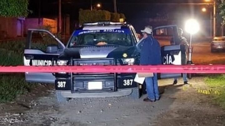 ¡Increíble! Jugaba futbol, le cae un rayo y muere en la cancha; 3 jugadores resultan heridos