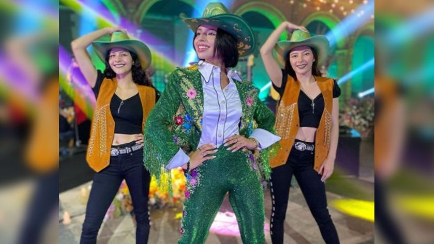 Tachan a Ángela Aguilar de estar "muy subidita" al cantar de esta forma ¿y copiar a Ana Bárbara?