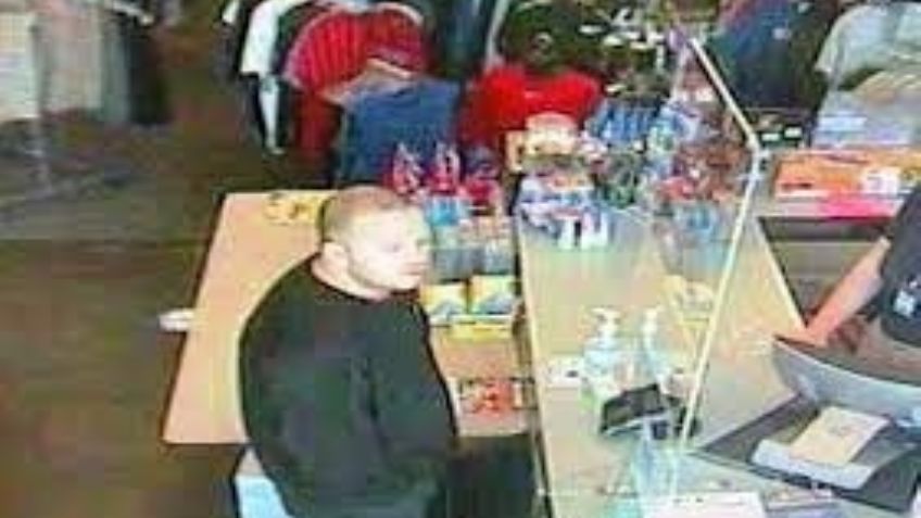 Asesina a tres personas, entre ellas su papá, y viaja de un estado a otro para entregarse