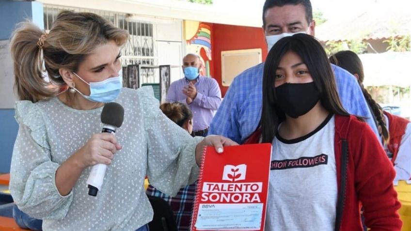 Claudia Pavlovich destina recursos para más de 48 mil becas y estímulos educativos 