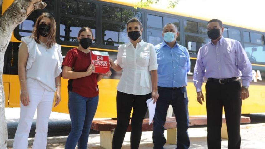 Claudia Pavlovich entrega becas, transporte escolar y obras de pavimentación en Empalme